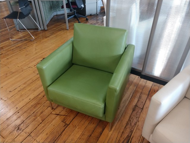 R6177 - Knoll Leather Club Chair