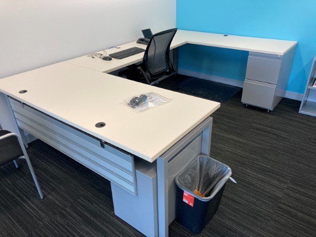 D12173 - U-Shape Desk Sets